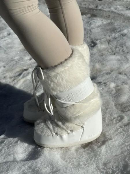 Moon boots