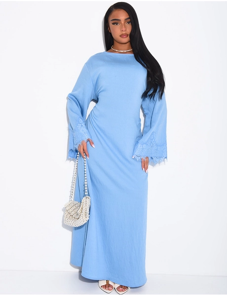 Robe longue cintrée à dentelle aux manches