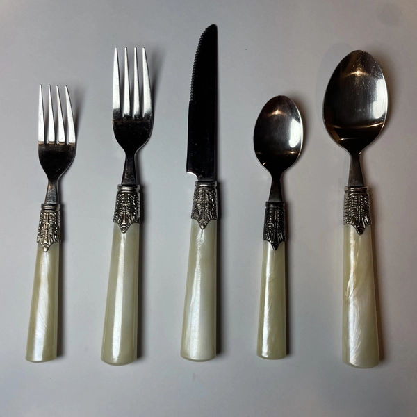 Vtg Gibson Flatware Roseland White Pearlescent Silverware 5 Pc Place Setting
