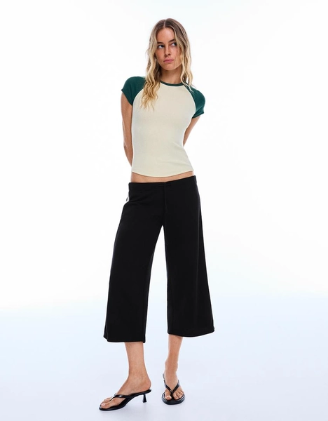Pantalon capri en molleton à bandes latérales