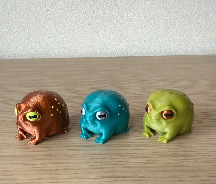 Disapproving Toad Figurine – Rain Frog Desk Buddy, Grumpy Frog Figurine, Funny Office Gag Gift, 3D Printed Toad for Frog Lovers