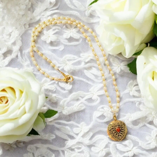 1816. Freshwater Pearl Necklace with a Vintage/Italian Carnelian Pendant.