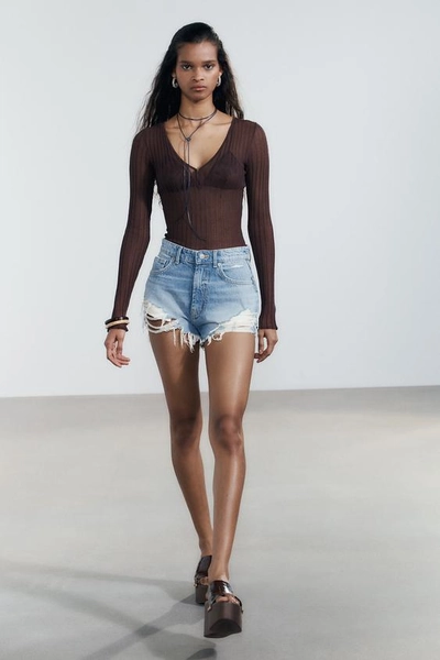 TRF CURVED HIGH-WAISTED DENIM SHORTS