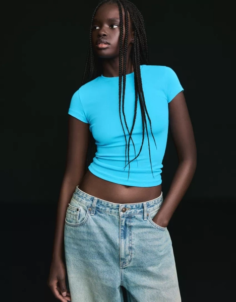 Short sleeve round neck T-shirt