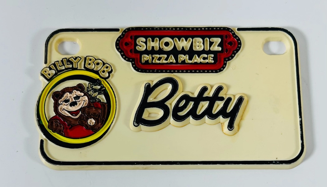 Vintage 1980s ShowBiz Pizza Place Souvenir Name Tag License Billy Bob BETTY