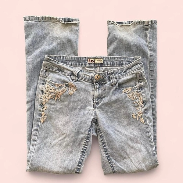 Y2k LEI light wash low rise embroidered jeans