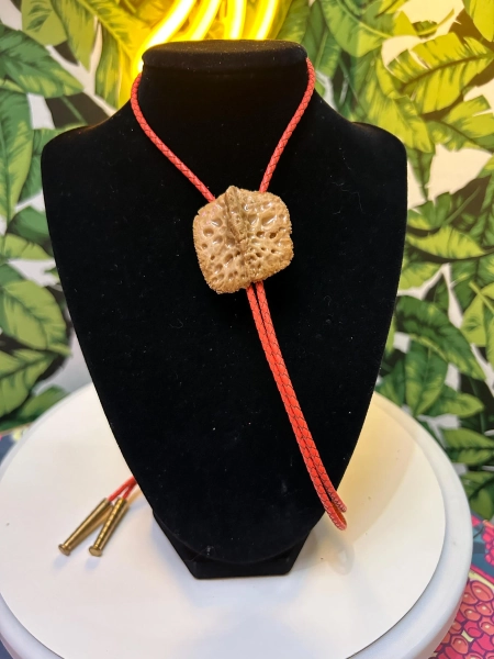 Alligator scute bolo tie (medium scute)