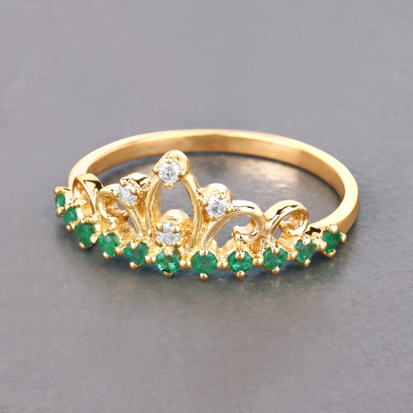 Natural Emerald Ring, Solid Gold Emerald Claddagh Ring in 14k Gold, Dainty Emerald Ring, Emerald & Diamond, May Birthstone, Jewelry Gift