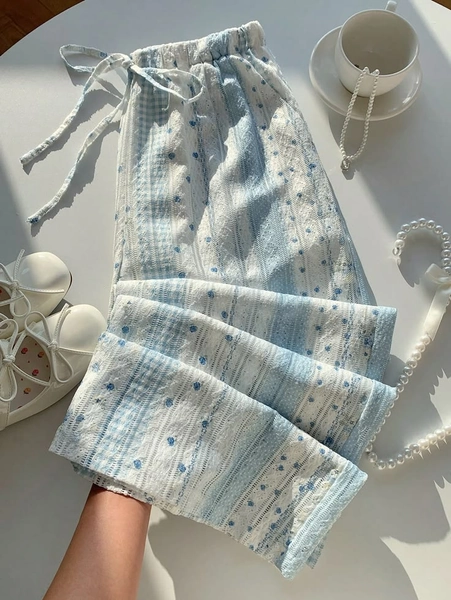 2026 Nuevas Llegadas Primavera/Verano Pantalones de Mujer de Moda a Rayas con Contraste a Cuadros, Cintura Elástica con … | Blue patterned pants outfit, Light blue clothes aesthetic, Light blue trousers and white pants