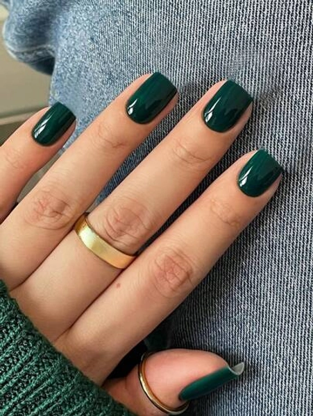 Get Glamorous With 24Pcs Short Square Press On Nails Christmas Green Solid Color Fake Nails Minimalist Style False Nails For Women Girls Daily Dating Office Home Party Nail Supplies Nails