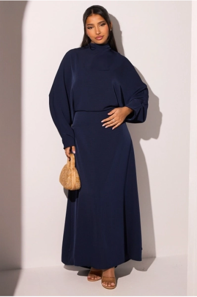 Robe bleu marine cintrée à manches chauve-souris