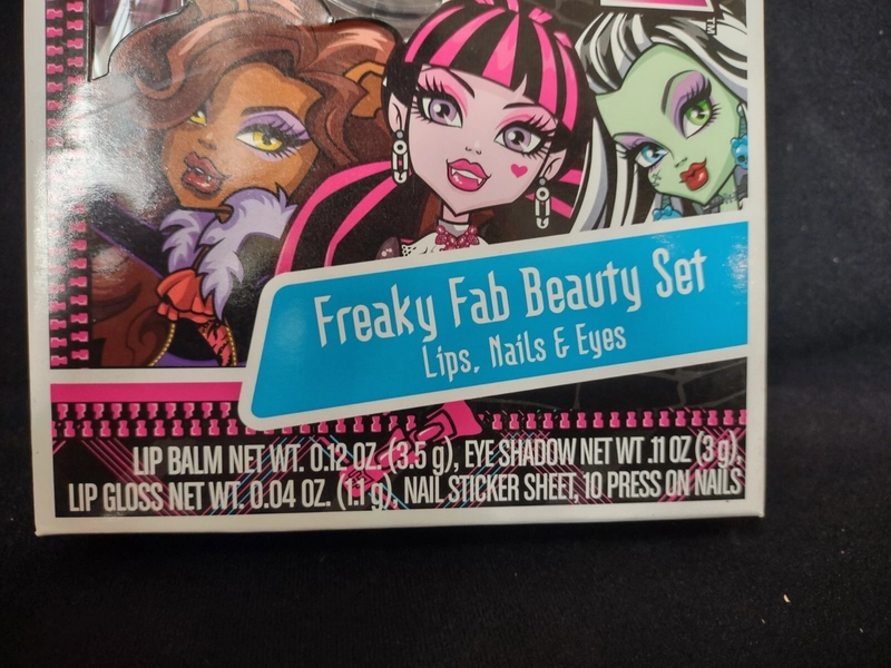 Monster High Makeup Freaky Fab Beauty Set for Lips, Nails &amp; Eyes