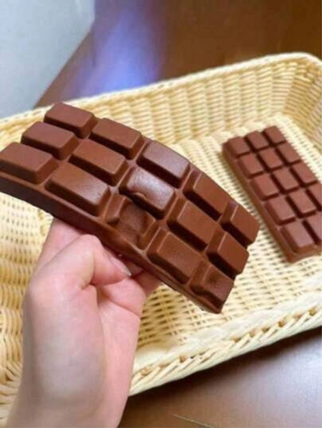 1pc Slow Rebound Chocolate Scented Squeeze Toy-Realistic Food Sensory Stress Relief Toy,Suitable For Adults,Cute Chocolate Collectible, Birthday Party Small Gift And Surprise Gift,Stress Relief Toy,Party Favor Bag Filler,Taba Squisy Father's Day Gift