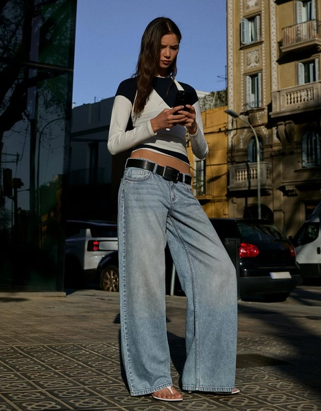 Low-rise wide-leg jeans