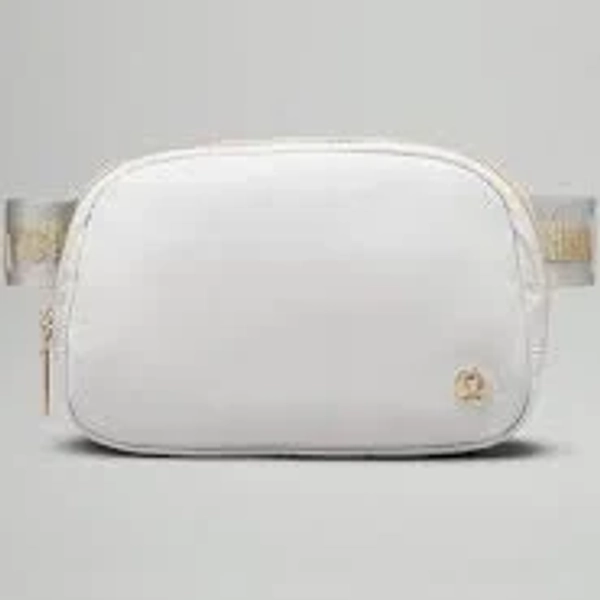 New Lululemon everywhere belt bag