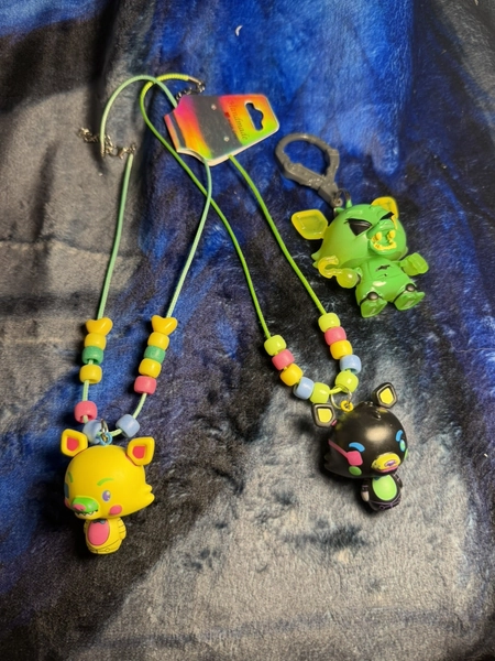 💚 Blacklight Foxy Freddy Figure necklaces Five nights at Freddy’s FNAF 💛 