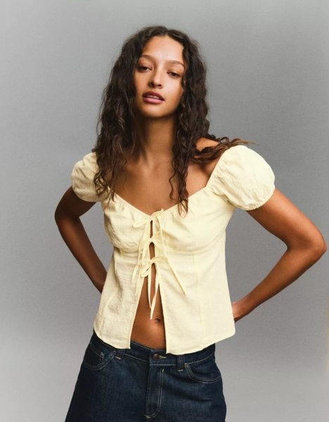 Rustic blouse with ties