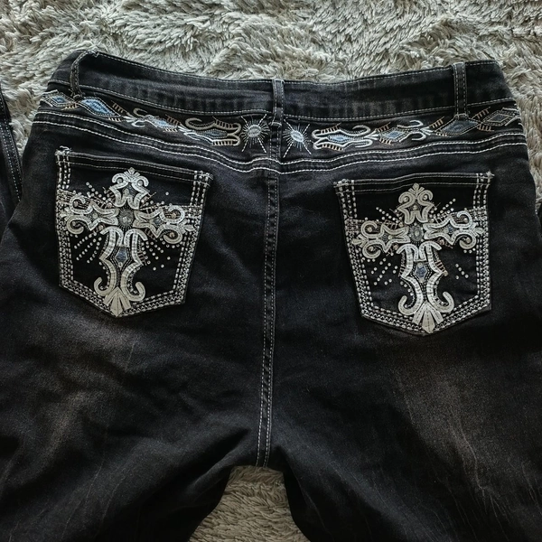 ROMWE Cross Wing Embroidery Flare Jeans | XL
• Price... | Depop