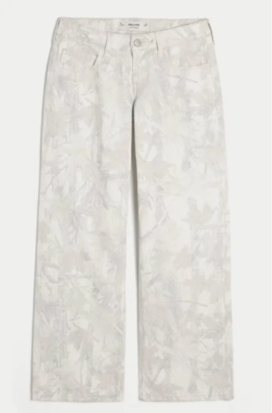 Low-Rise Light Wash Baggy Jeans