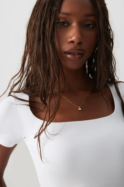 T-shirt col carré Contour