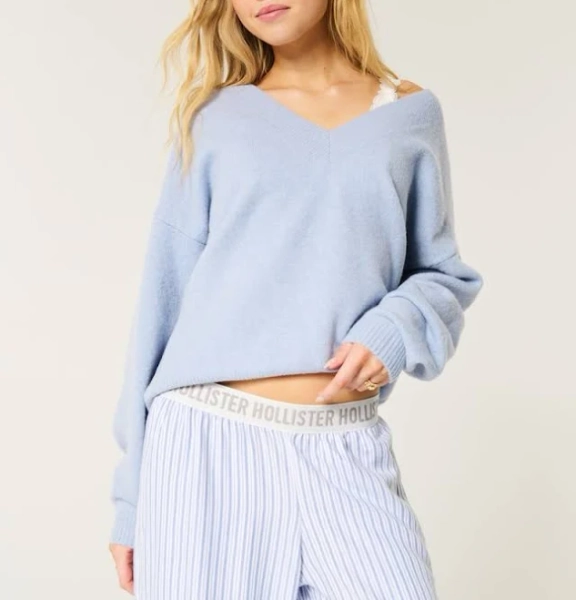Hollister Women's Oversized V-Neck Sweater