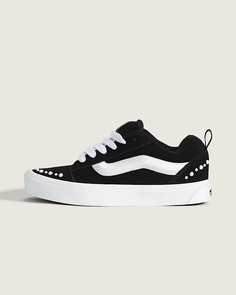 Knu Skool Shoe in Black | Vans