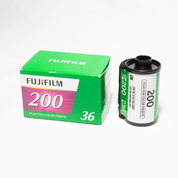 Fujifilm 200 Rollo a color (35mm, 36 exposiciones) ($ 15)