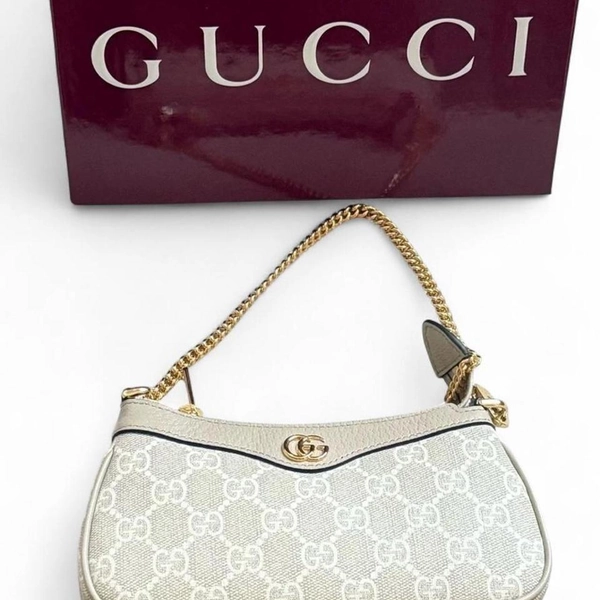 Gucci mini Ophidia purse
Worn but no signs of...