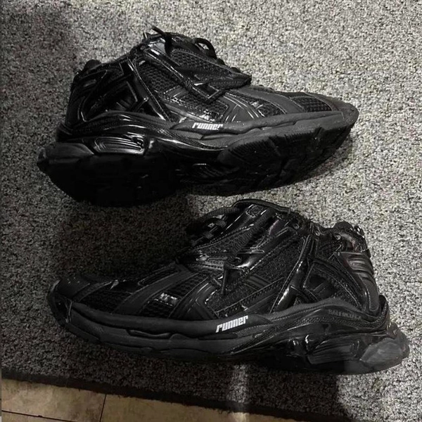 Size 9 balenciaga triple s trainers in black