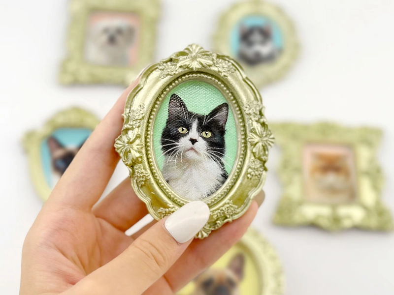 Hand-Painted Pet Portrait Magnet: Custom Vintage Style Fridge Magnet
