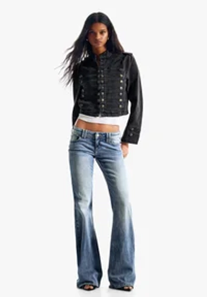 EMBROIDERED LOW-RISE - Flared Jeans - light blue