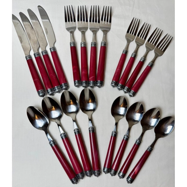 KITCHEN: 20pc Silverware Set