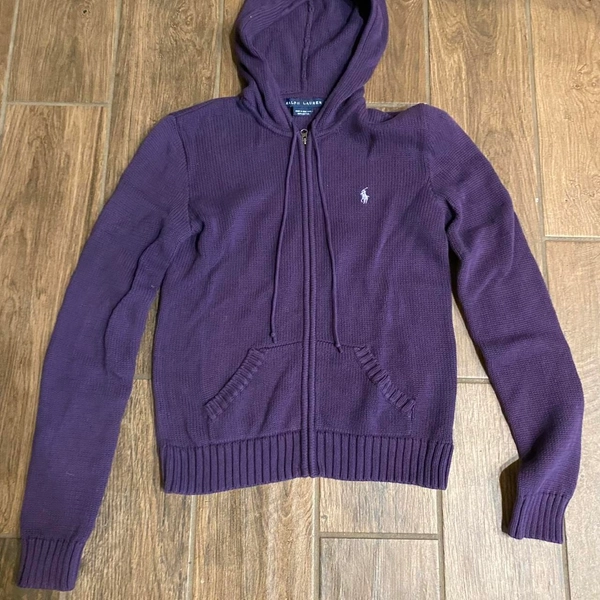 Y2k Ralph Lauren knitted hoodie
Super cute for...