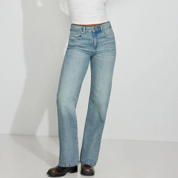 Garage Women's '90s Straight Jeans