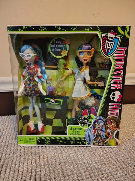 Monster High Mad Science Lab Partners Ghoulia Yelps Cleo de Nile NRFB