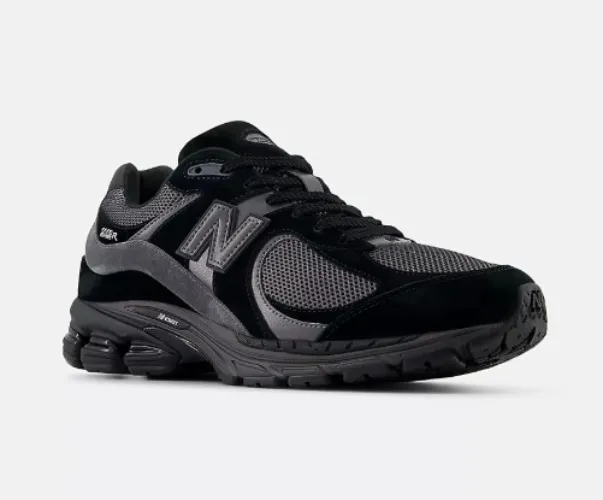 Black newbalances 2001R
