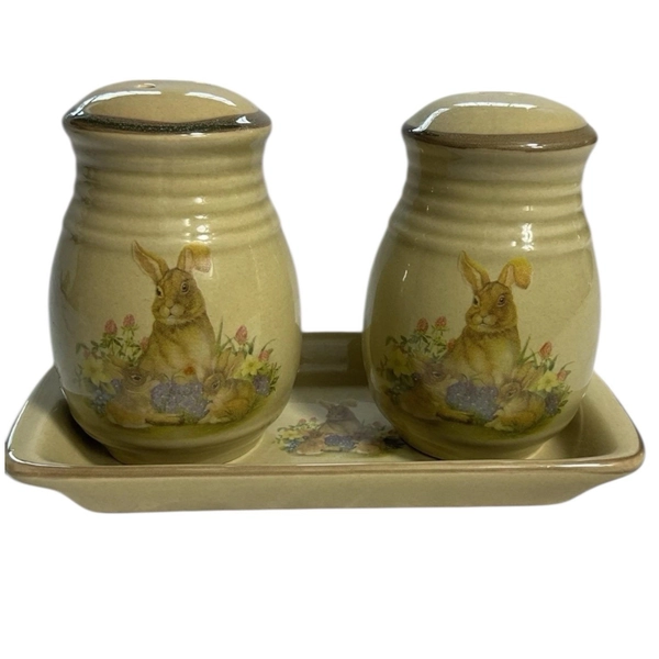 Vintage 1980s Mama W/ Baby Bunnies On Tray Salt &amp; Pepper Shakers