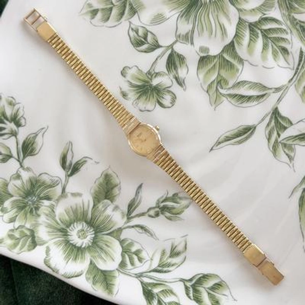 Vintage 1990s Seiko Gold Tone Women's Watch: Ladies Cocktail Wristwatch, Barrel Gold Dial, Dainty Retro Vintage Watch