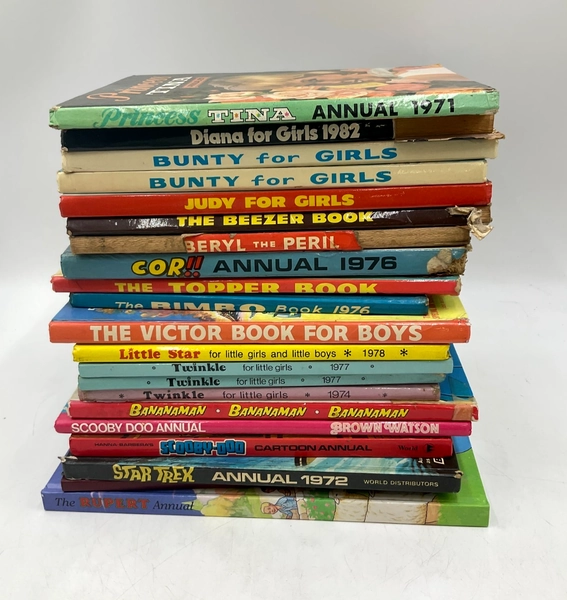 21 Vintage 1970s 1980s Children's Annuals Bunty Scooby Doo Star Trek &amp; More