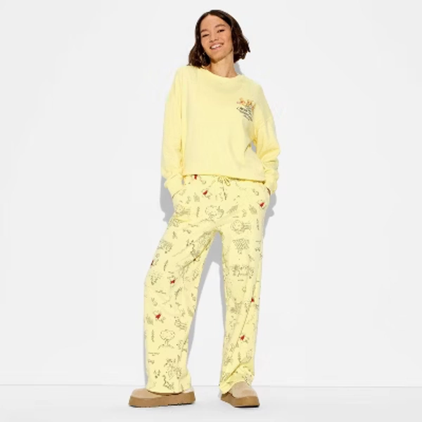 Women's Winnie The Pooh Fleece Graphic Sweatpants - Honey Yellow M