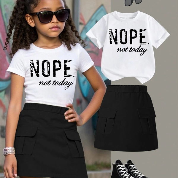 [2pcs Set] New Girls' Fashion Street Style Y2K American Vintage Short-Sleeve Top and Skirt 2pcs Set, Streetwear Fashion Set, Loose-Fit T-Shirt, A-Line Workwear Skirt, Elastic Waist Design. Letter Pattern Print, Designer Print, Skin-Friendly and Durable Fabric