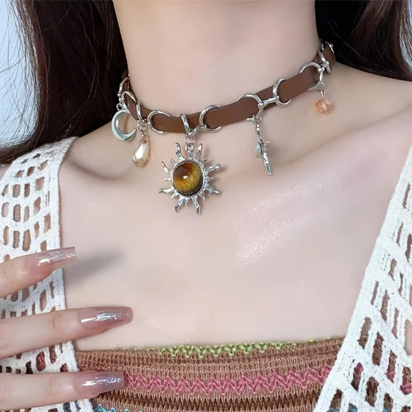 A Stylish Retro Bohemian Maillard Brown Blazing Sun Starburst Women'S Choker Necklace Suitable for Daily Wear, Vacation, And Parties, a Gift for And Loved Ones
