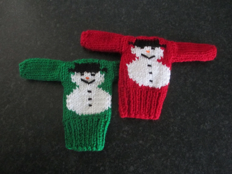 Hand knitted jumper with snowman motif to fit Barbie/Sindy size fashion doll
