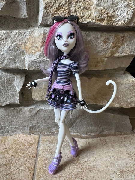 Monster High Catrine DeMew Doll Scaris City of Frights 2013  With Tail