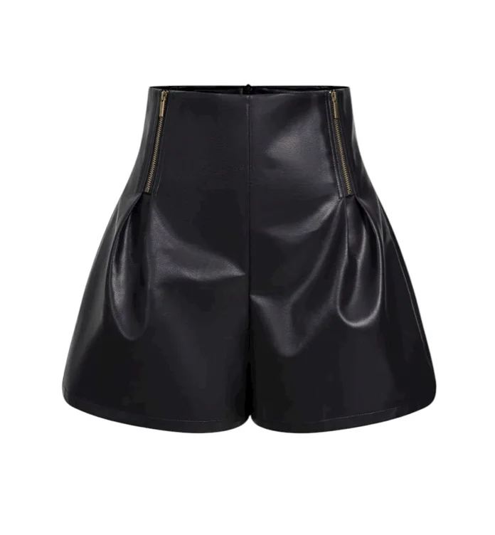 Short en similicuir