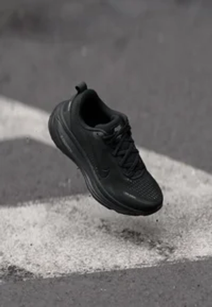 VOMERO 18 - Chaussures de running sur route - black/dark smoke grey/light smoke grey