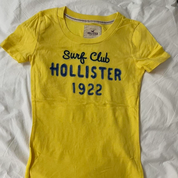 Yellow Hollister Co. Surf Club tee #hco #y2k size XS
