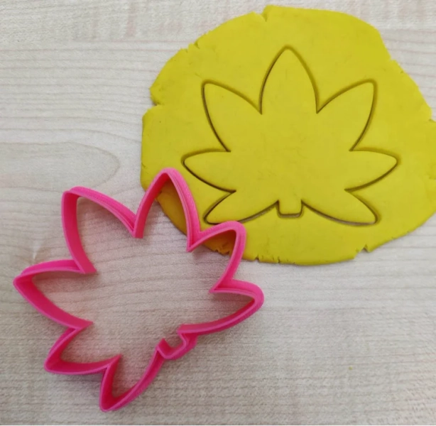 Cannabis Cookie Cutter - Leaf