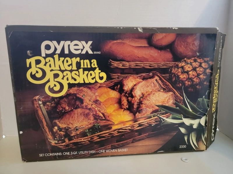 Vintage Pyrex "Baker in a Basket" Utility Dish &amp; Woven Basket #233 Casserole