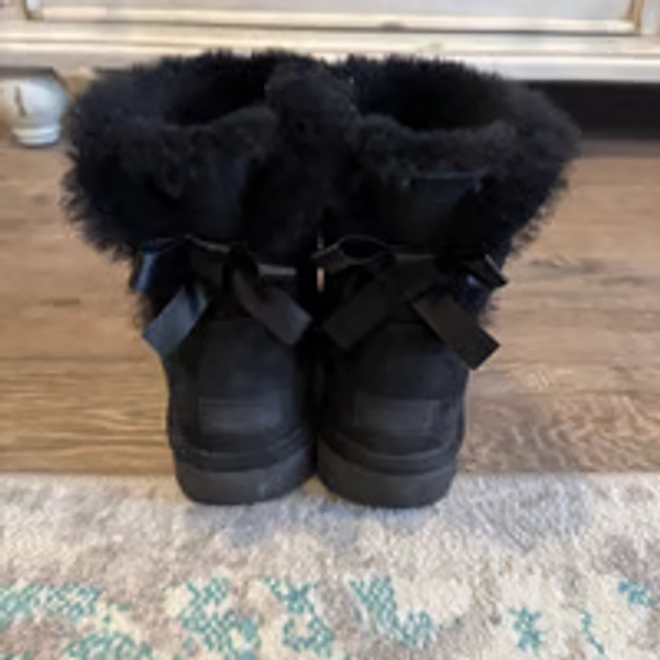 Ugg Mini Bailey Bow Boats